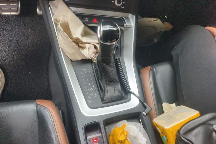 Used Audi Q3 2019 35 TFSI Fashionable and Elegant Model Gear Lever
