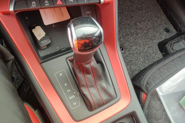 Used Audi Q3 2019 35 TFSI Advanced Dynamic Edition Gear Lever