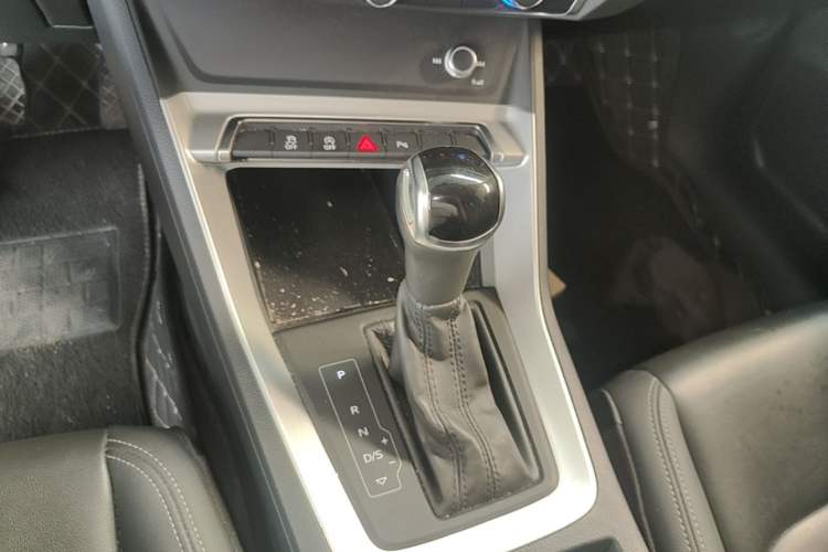 Used Audi Q3 2019 35 TFSI Advanced Style Edition Gear Lever