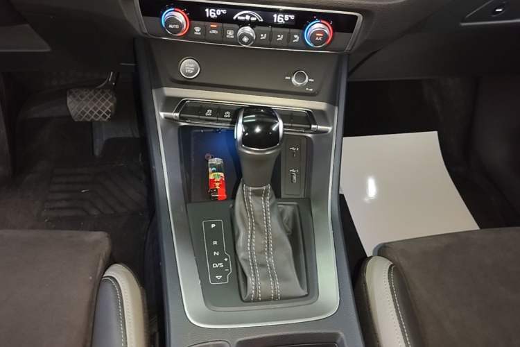 Used Audi Q3 2019 40 TFSI Fashion Dynamic Model Gear Lever