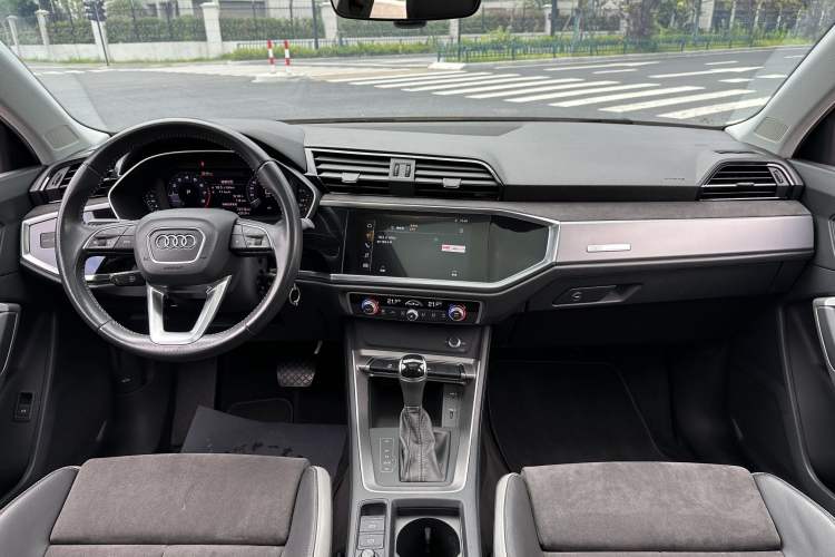 Used Audi Q3 2019 35 TFSI Advanced Dynamic Edition Interior 1