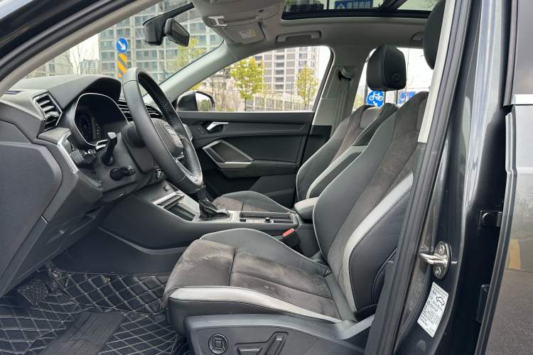 Used Audi Q3 2019 35 TFSI Advanced Dynamic Edition Interior 1