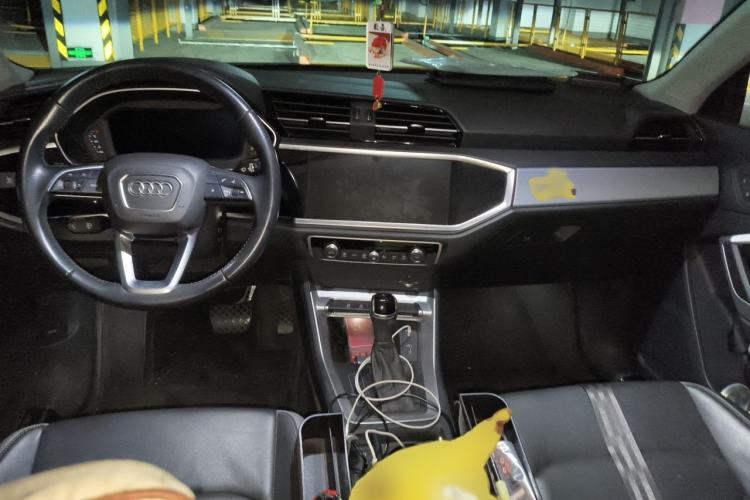 Used Audi Q3 2019 35 TFSI Advanced Style Edition Interior 2