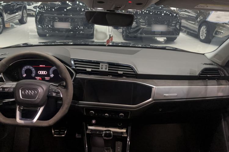 Used Audi Q3 2019 35 TFSI Fashion Dynamic Model Interior 3