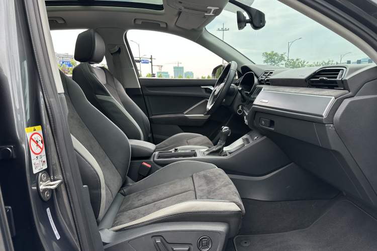 Used Audi Q3 2019 35 TFSI Advanced Dynamic Edition Interior 4