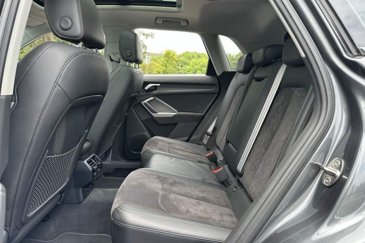Used Audi Q3 2019 35 TFSI Advanced Dynamic Edition Interior 4