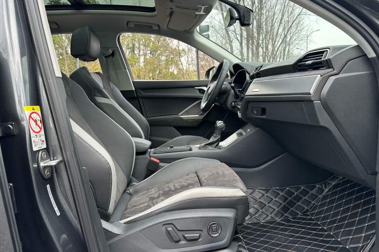 Used Audi Q3 2019 35 TFSI Advanced Dynamic Edition Interior 4