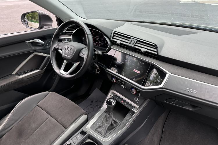 Used Audi Q3 2019 35 TFSI Advanced Dynamic Edition Interior 6