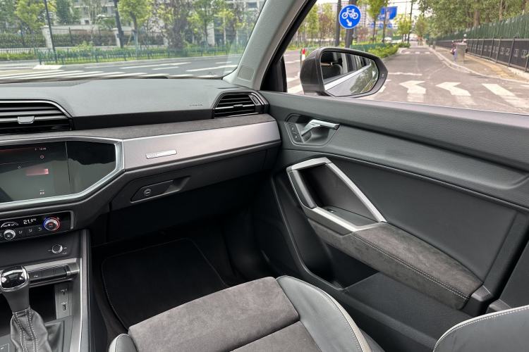 Used Audi Q3 2019 35 TFSI Advanced Dynamic Edition Interior 7