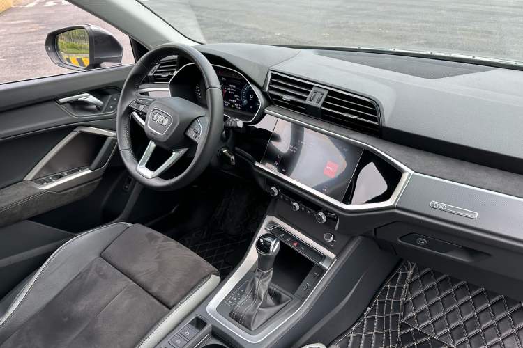 Used Audi Q3 2019 35 TFSI Advanced Dynamic Edition Interior 7