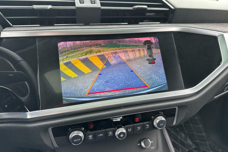 Used Audi Q3 2019 35 TFSI Advanced Dynamic Edition Interior 9