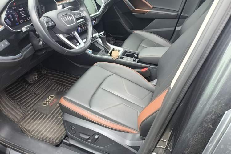 Used Audi Q3 2019 40 TFSI Fashionable and Elegant Model Left Front Seat