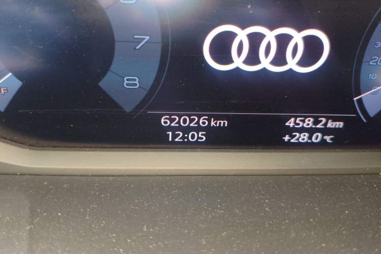 Used Audi Q3 2019 40 TFSI quattro Fashion Dynamic Model Odometer Close Up