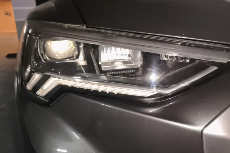 Used Audi Q3 2019 40 TFSI Fashion Dynamic Model Right Front Headlight