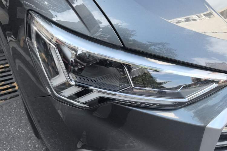 Used Audi Q3 2019 40 TFSI Fashion Dynamic Model Right Front Headlight