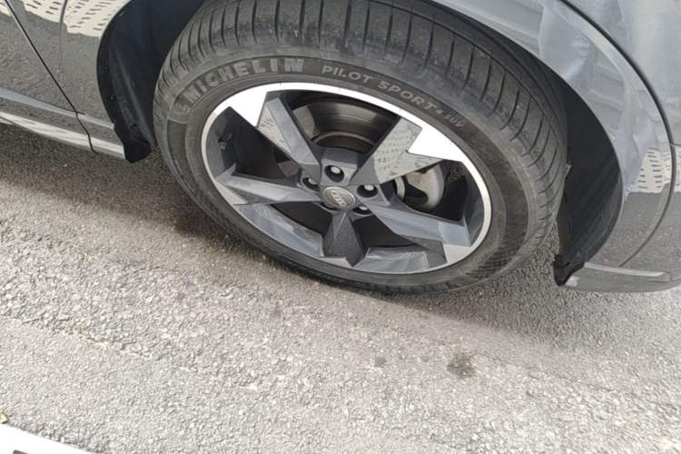 Used Audi Q3 2019 40 TFSI quattro Fashion Dynamic Model Right Front Wheel Hub