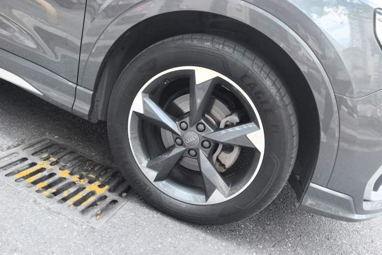 Used Audi Q3 2019 40 TFSI Fashion Dynamic Model Right Front Wheel Hub