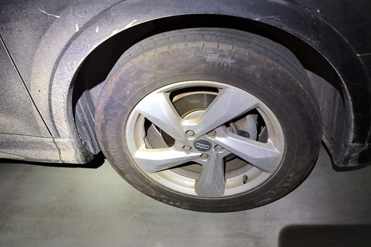 Used Audi Q3 2019 35 TFSI Advanced Style Edition Right Front Wheel Hub
