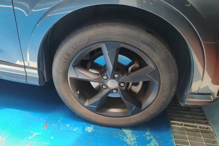Used Audi Q3 2019 40 TFSI quattro Fashion Dynamic Model Right Front Wheel Hub