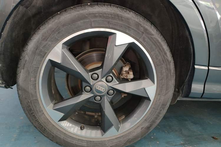 Used Audi Q3 2019 35 TFSI Fashion Dynamic Model Right Rear Wheel Hub