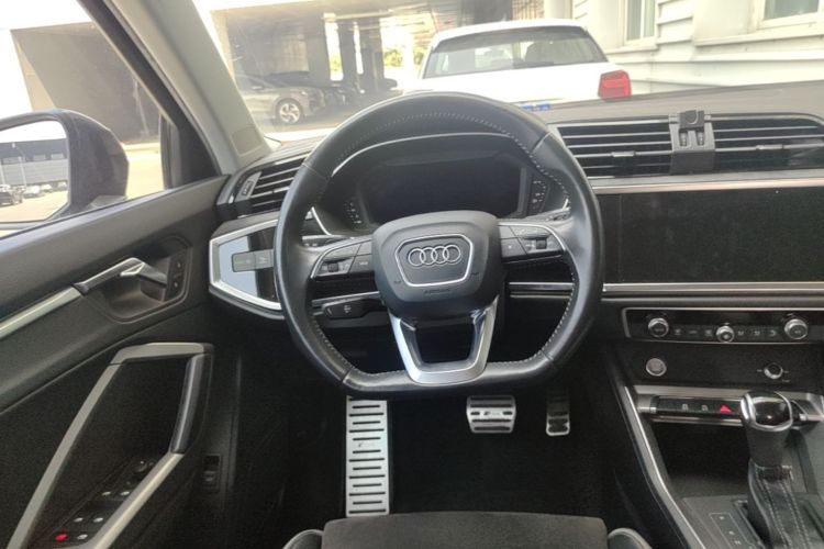 Used Audi Q3 2019 40 TFSI quattro Fashion Dynamic Model Steering Wheel
