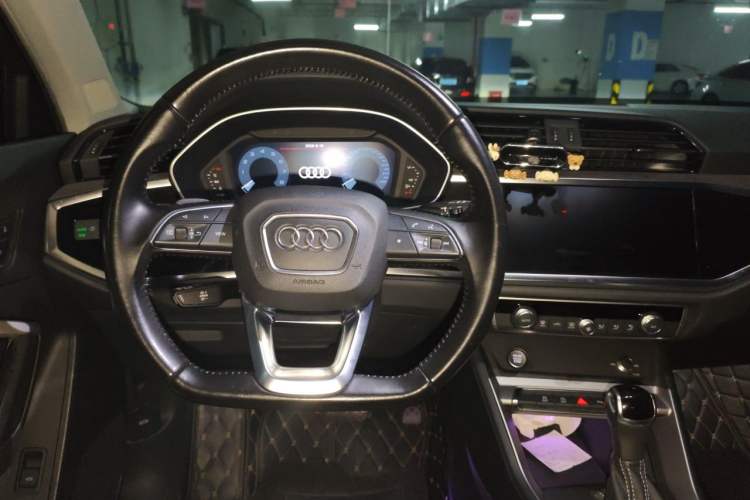 Used Audi Q3 2019 40 TFSI Fashion Dynamic Model Steering Wheel