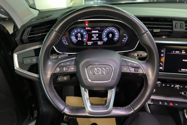 Used Audi Q3 2019 35 TFSI Fashion Dynamic Model Steering Wheel