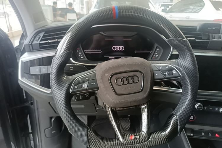 Used Audi Q3 2019 40 TFSI Fashionable and Elegant Model Steering Wheel