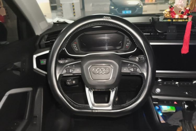 Used Audi Q3 2019 40 TFSI Fashion Dynamic Model Steering Wheel