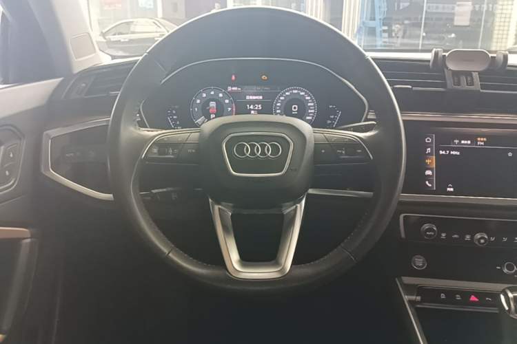 Used Audi Q3 2019 35 TFSI Fashionable and Elegant Model Steering Wheel