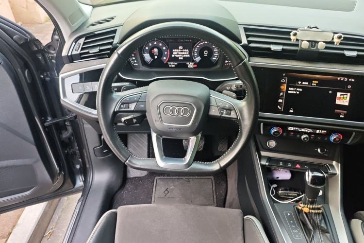 Used Audi Q3 2019 35 TFSI Fashion Dynamic Model Steering Wheel