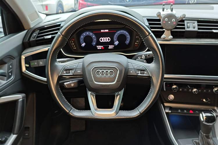 Used Audi Q3 2019 40 TFSI Fashion Dynamic Model Steering Wheel