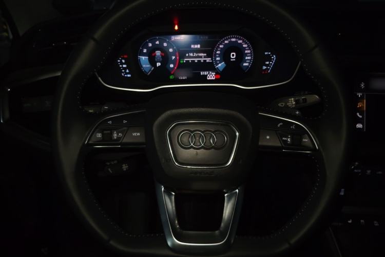 Used Audi Q3 2019 35 TFSI Fashion Dynamic Model Steering Wheel