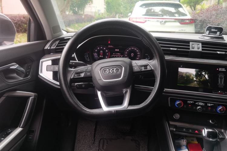 Used Audi Q3 2019 35 TFSI Fashion Dynamic Model Steering Wheel