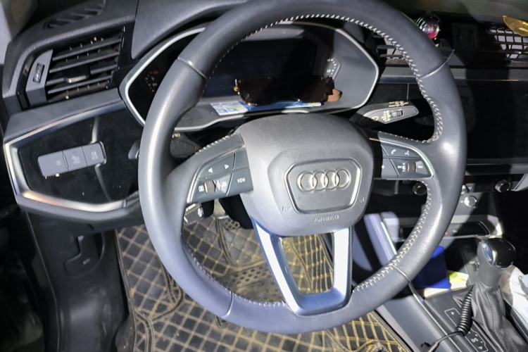 Used Audi Q3 2019 35 TFSI Advanced Style Edition Steering Wheel