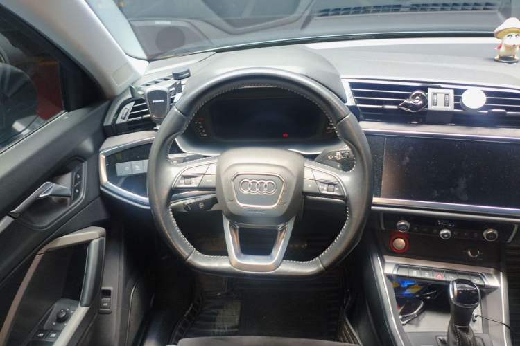 Used Audi Q3 2019 40 TFSI quattro Fashion Dynamic Model Steering Wheel