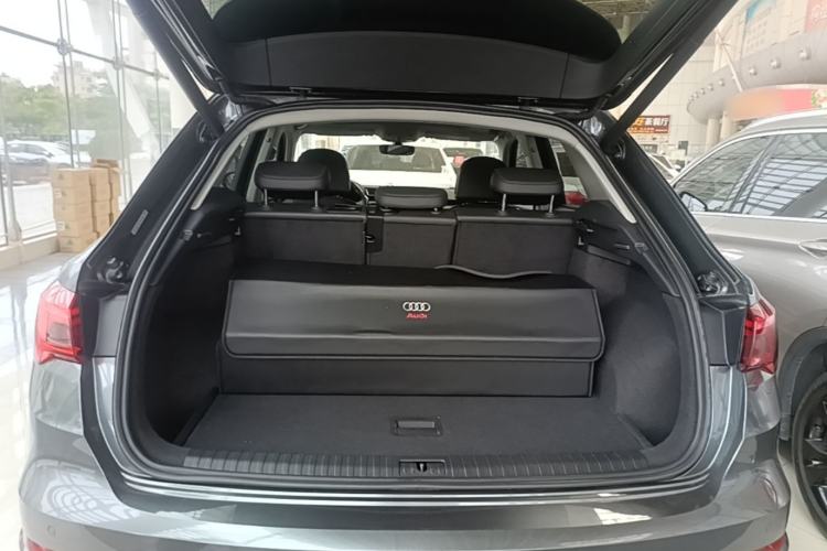 Used Audi Q3 2019 40 TFSI Fashionable and Elegant Model Trunk