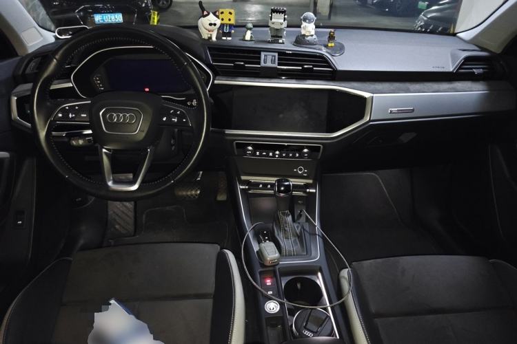Used Audi Q3 2019 35 TFSI Advanced Dynamic Edition Center Console