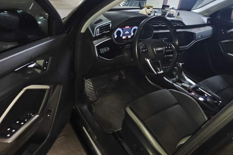 Used Audi Q3 2019 35 TFSI Advanced Dynamic Edition Driver Seat