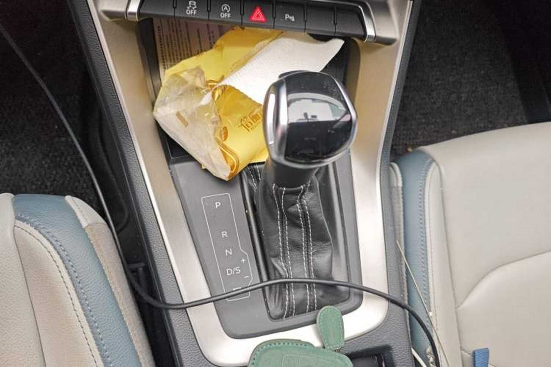Used Audi Q3 2019 40 TFSI Fashionable and Elegant Model Gear Lever
