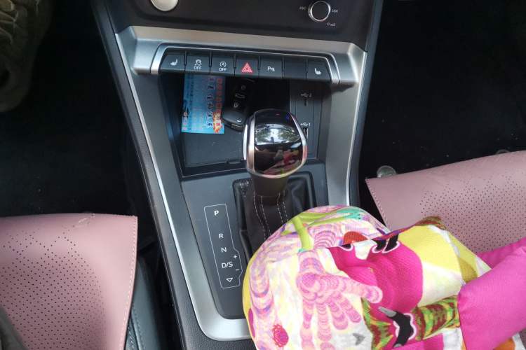 Used Audi Q3 2019 35 TFSI Fashion Dynamic Model Gear Lever