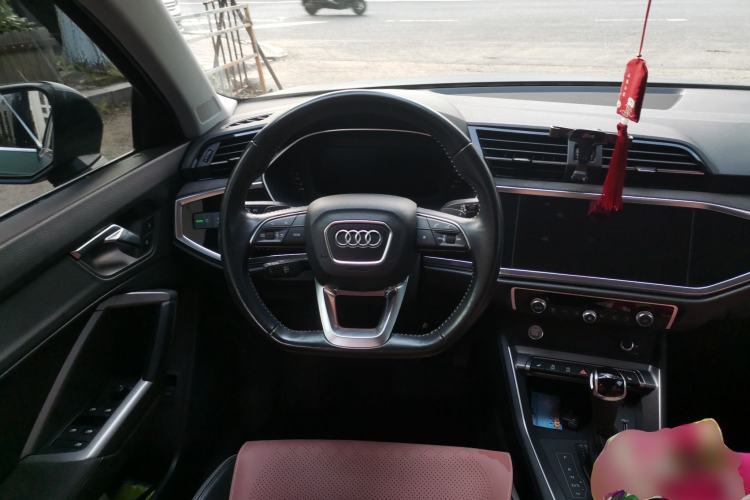 Used Audi Q3 2019 35 TFSI Fashion Dynamic Model Steering Wheel