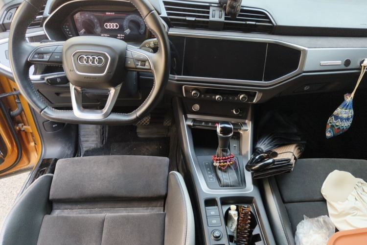 Used Audi Q3 2019 40 TFSI Fashion Dynamic Model Center Console