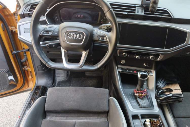 Used Audi Q3 2019 40 TFSI Fashion Dynamic Model Steering Wheel