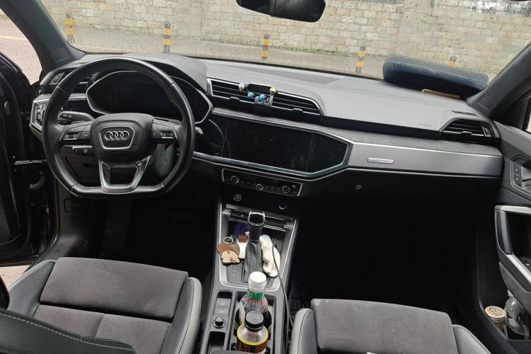 Used Audi Q3 2019 40 TFSI Fashion Dynamic Model Center Console