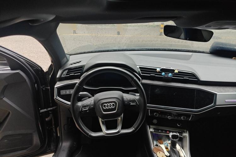 Used Audi Q3 2019 40 TFSI Fashion Dynamic Model Steering Wheel