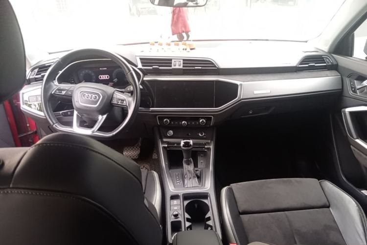 Used Audi Q3 2019 35 TFSI Fashion Dynamic Model Center Console