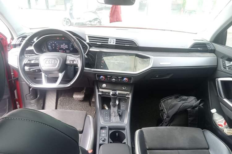 Used Audi Q3 2019 35 TFSI Fashion Dynamic Model Center Console