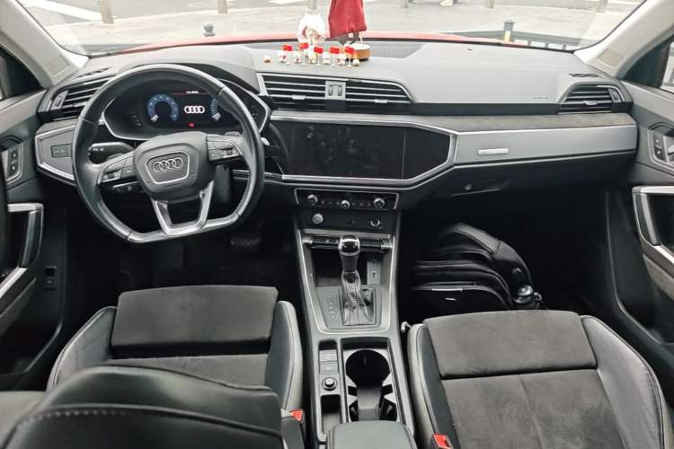 Used Audi Q3 2019 35 TFSI Fashion Dynamic Model Center Console