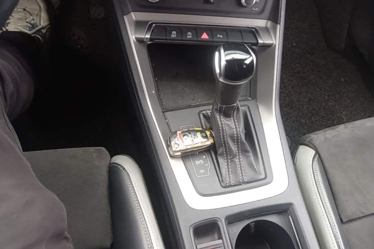 Used Audi Q3 2019 35 TFSI Fashion Dynamic Model Gear Lever